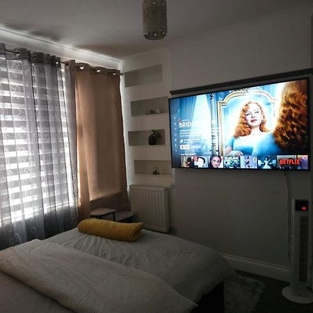 Chi'S Home Dagenham Esterno foto